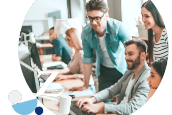 grupo de gente trabajando con ordenador